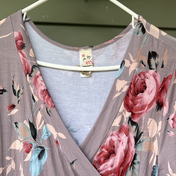 Gorgeous 7th Ray floral Maxie dress with ruffle sleeves and bottom - Picture 2 of 13